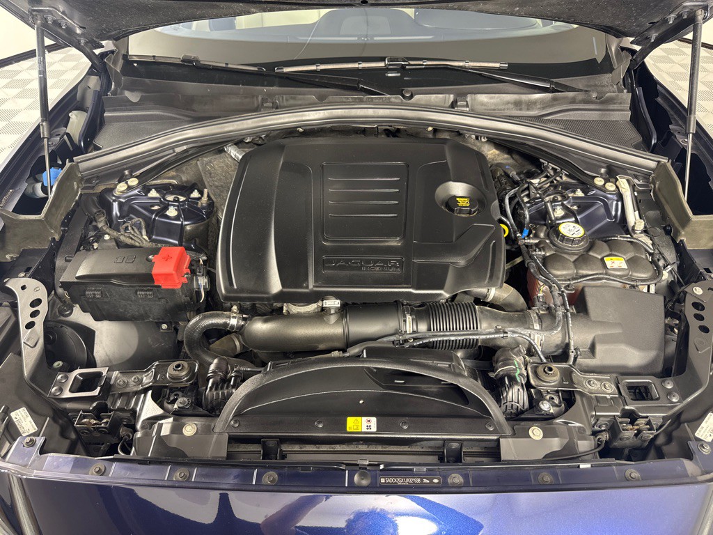 2018 Jaguar F-PACE Image 30