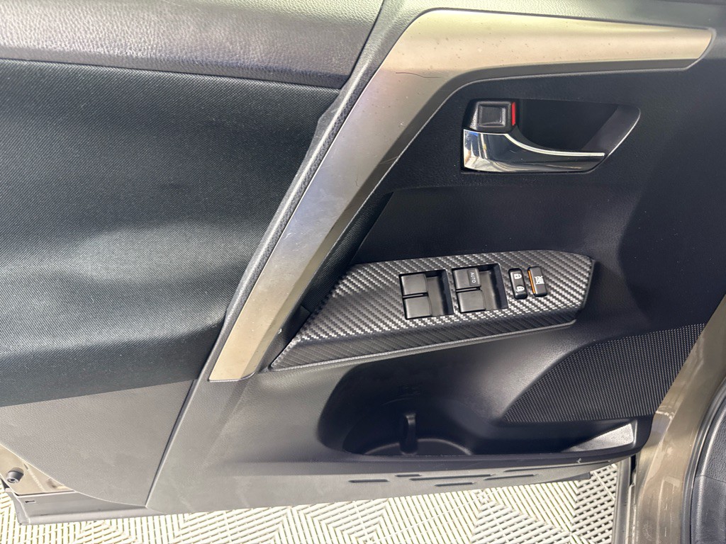 2015 Toyota Rav4 Image 9