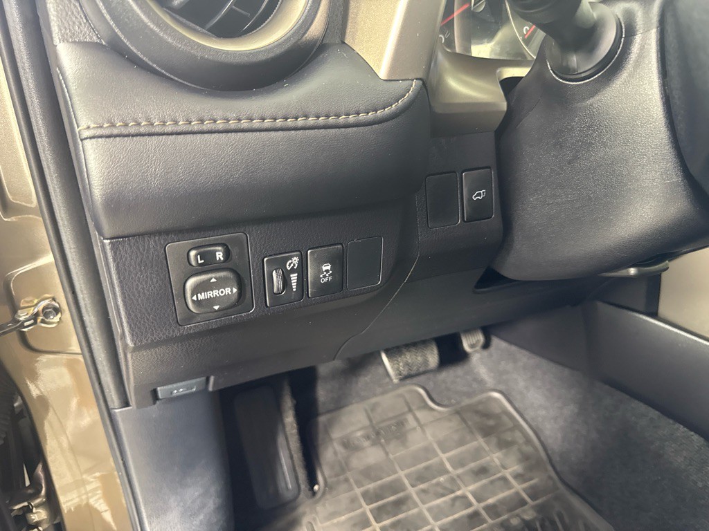 2015 Toyota Rav4 Image 13