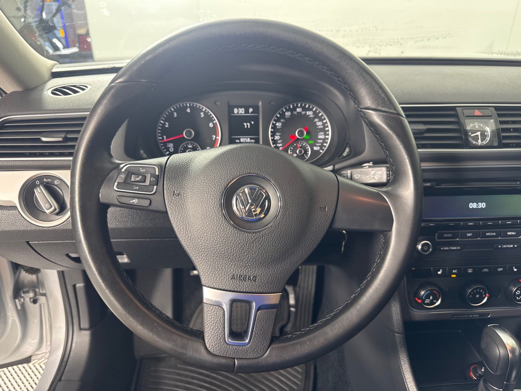 2014 Volkswagen Passat Image 11