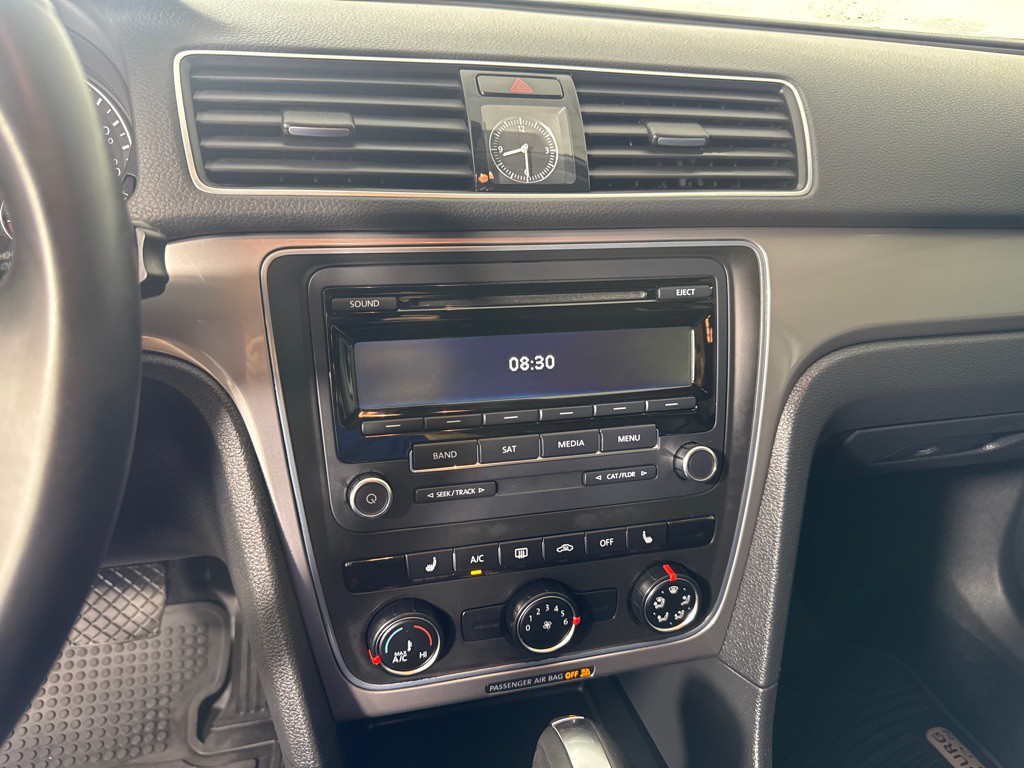 2014 Volkswagen Passat Image 12