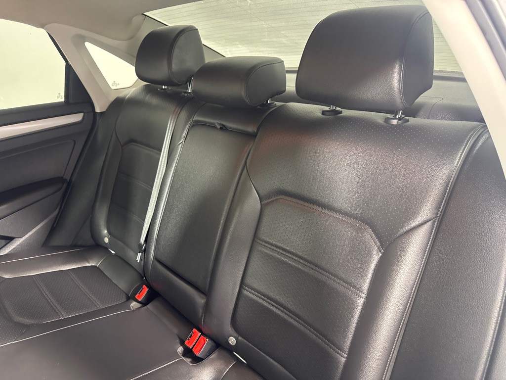2014 Volkswagen Passat Image 15