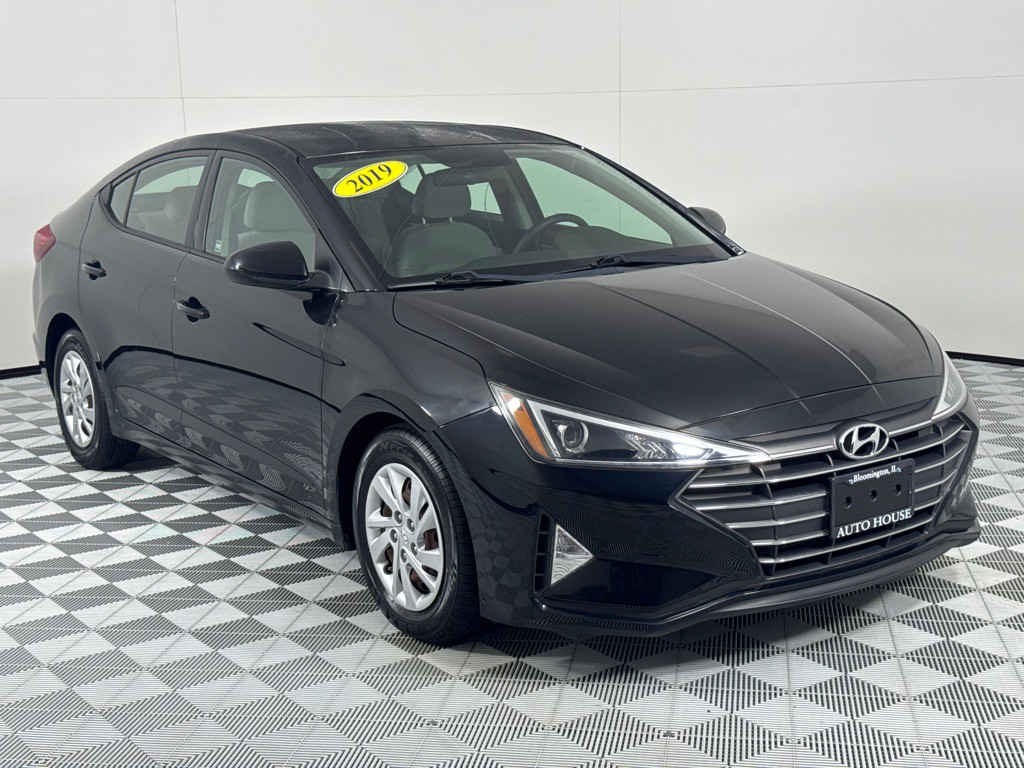 2019 Hyundai Elantra Image 3