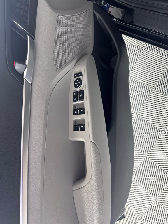 2019 Hyundai Elantra Image 11