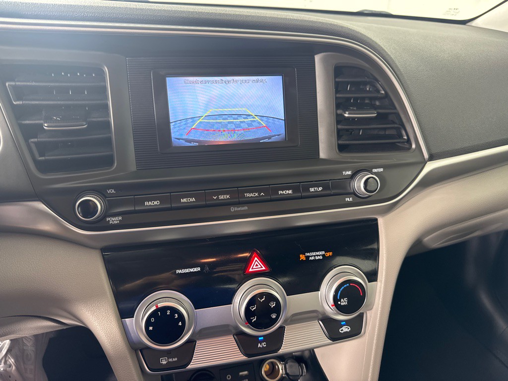2019 Hyundai Elantra Image 17