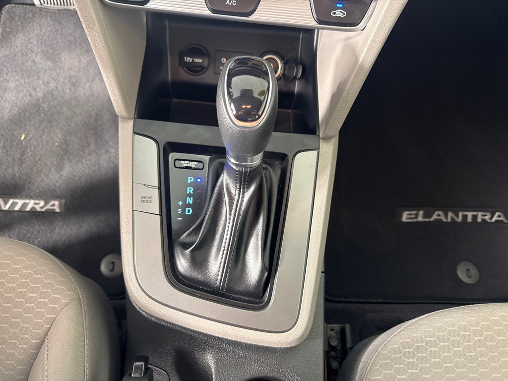 2019 Hyundai Elantra Image 18