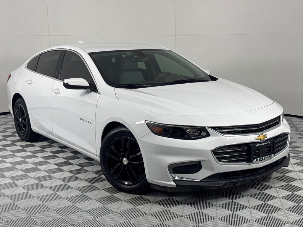 2017 Chevrolet Malibu Image 2
