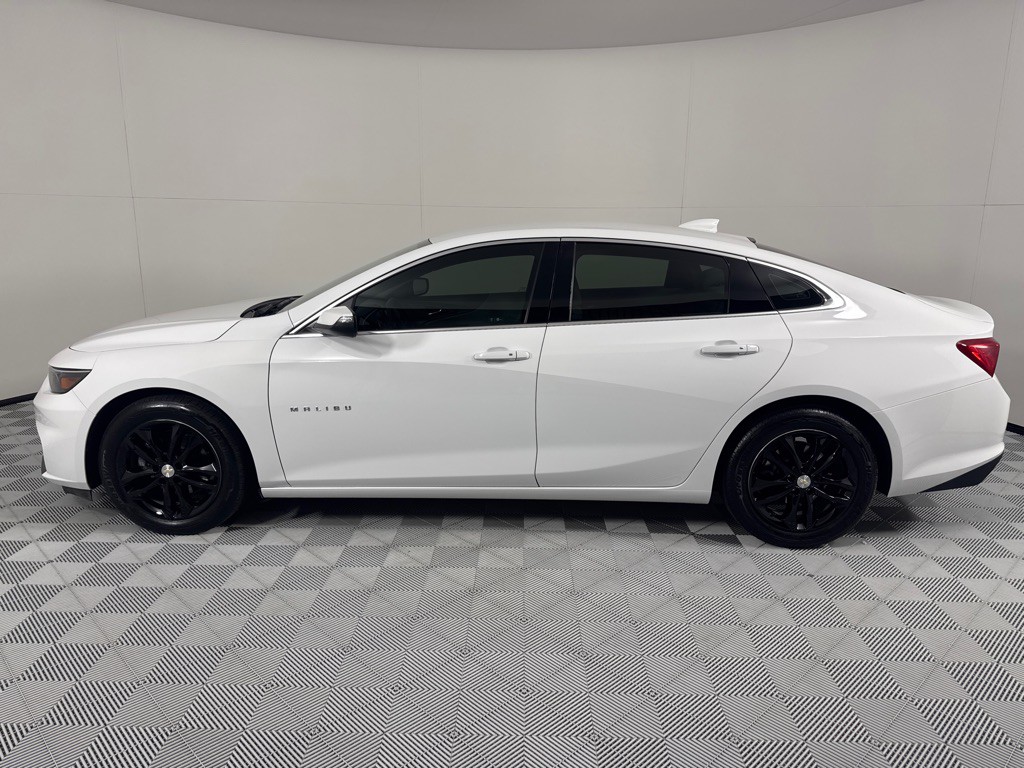 2017 Chevrolet Malibu Image 9