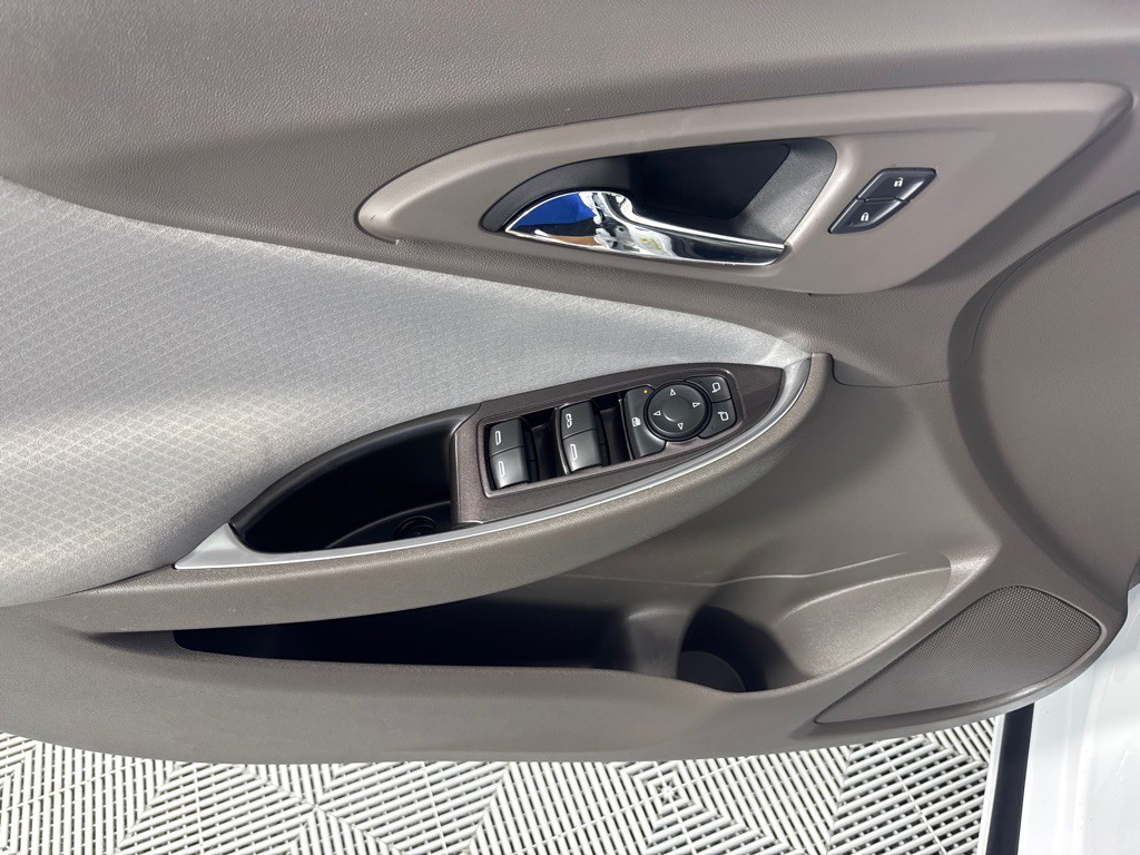2017 Chevrolet Malibu Image 13