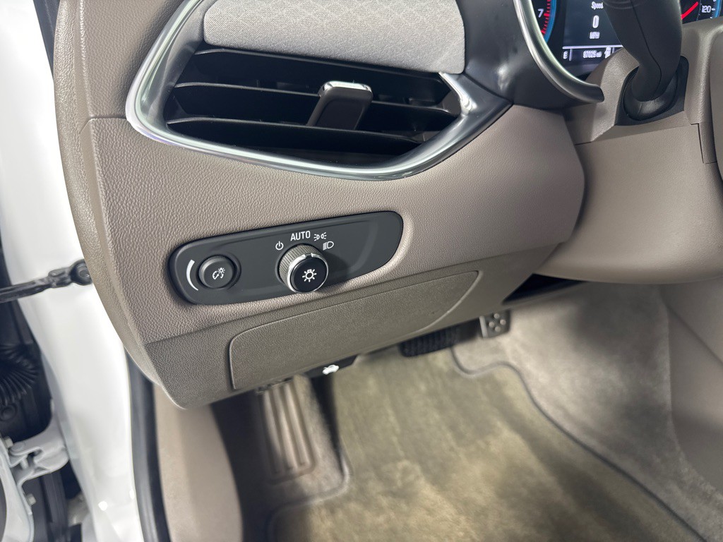 2017 Chevrolet Malibu Image 16
