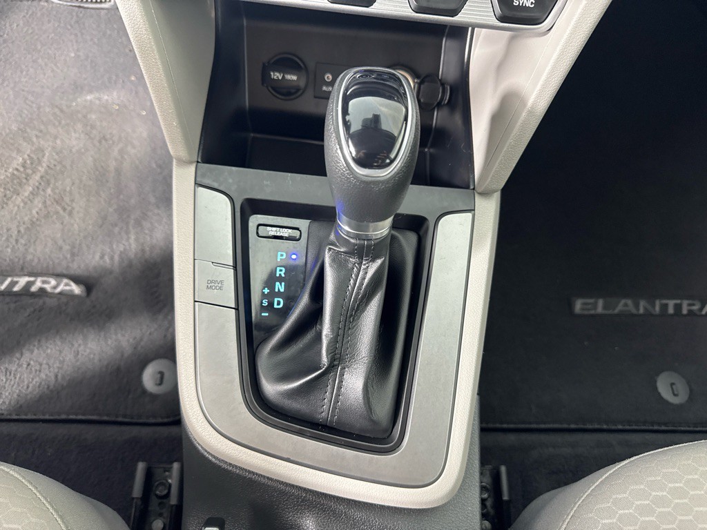 2020 Hyundai Elantra Image 17