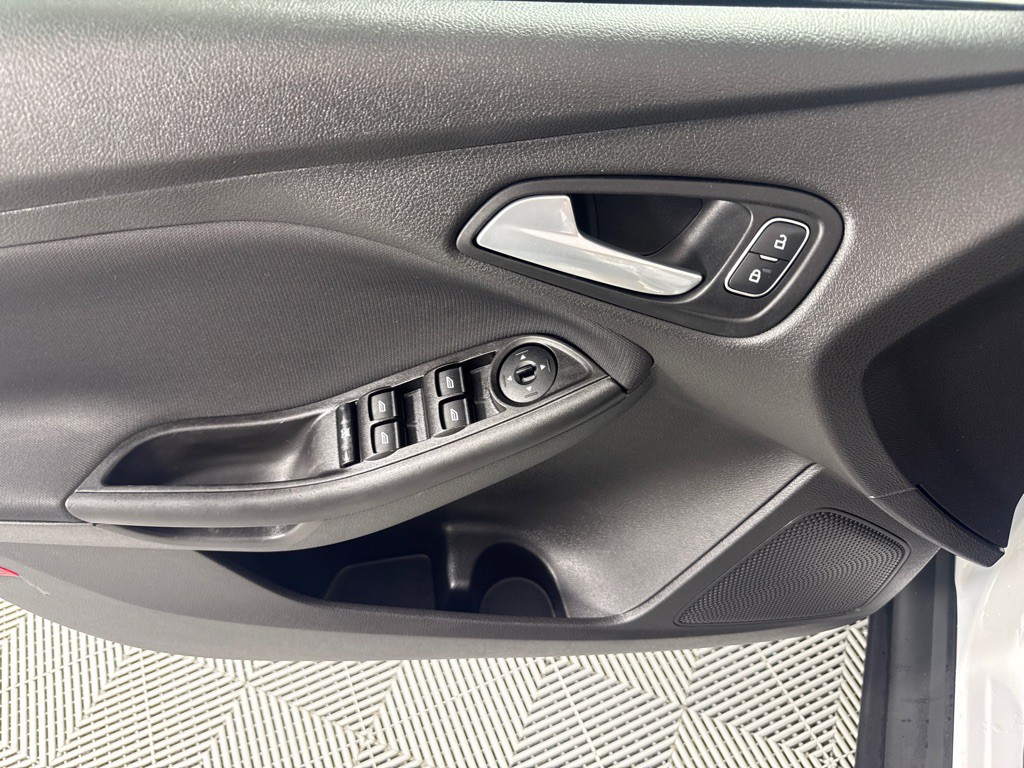 2018 Ford Focus Image 12