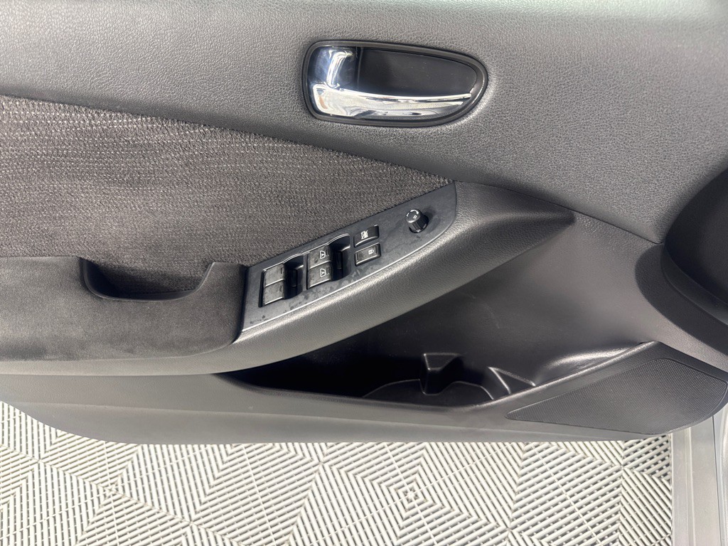 2012 Nissan Altima Image 10