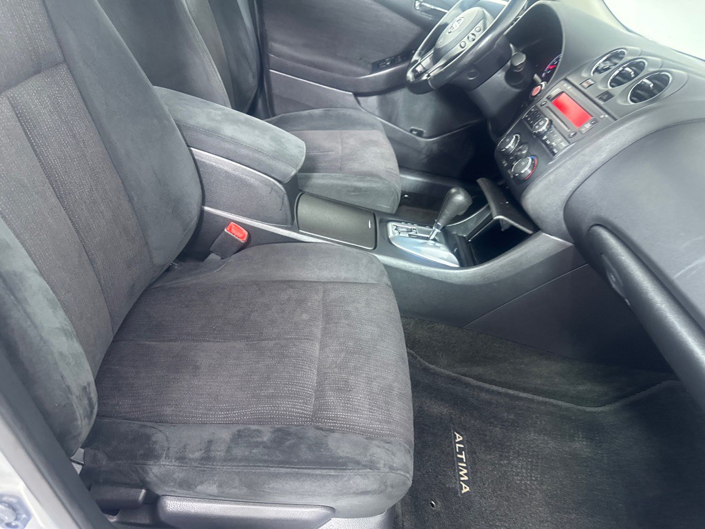 2012 Nissan Altima Image 21