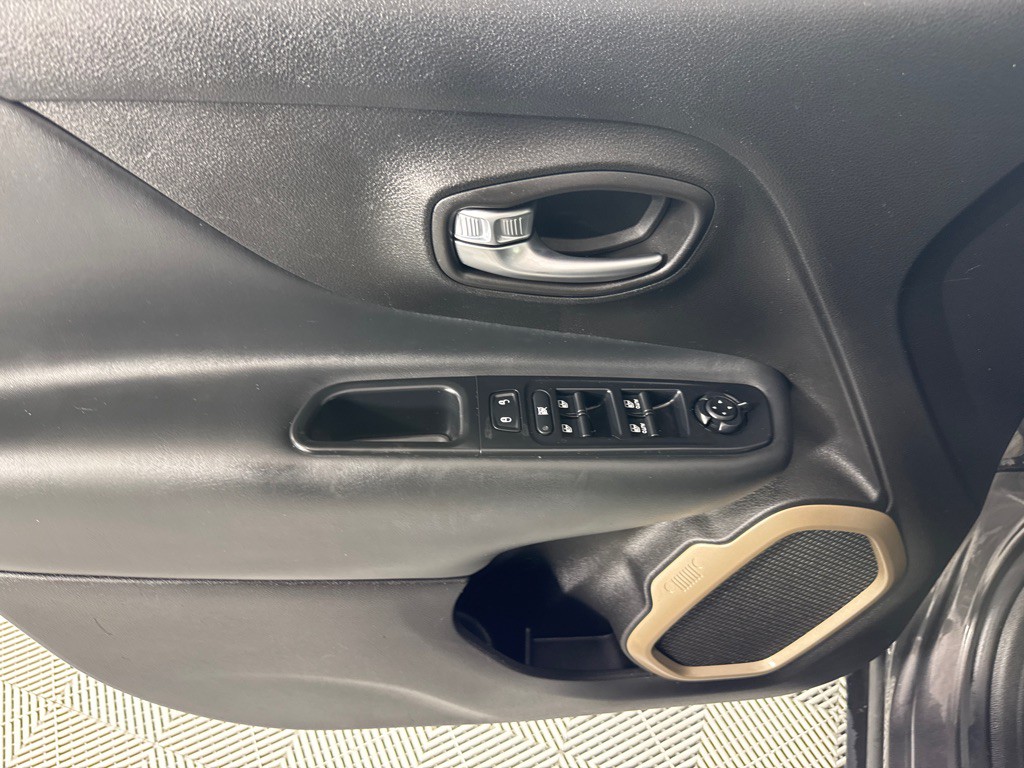 2017 Jeep Renegade Image 9