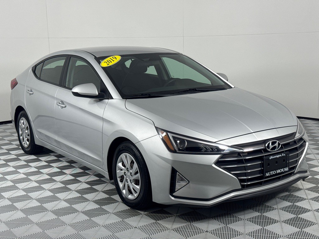 2019 Hyundai Elantra Image 3