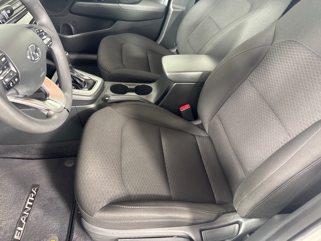 2019 Hyundai Elantra Image 12