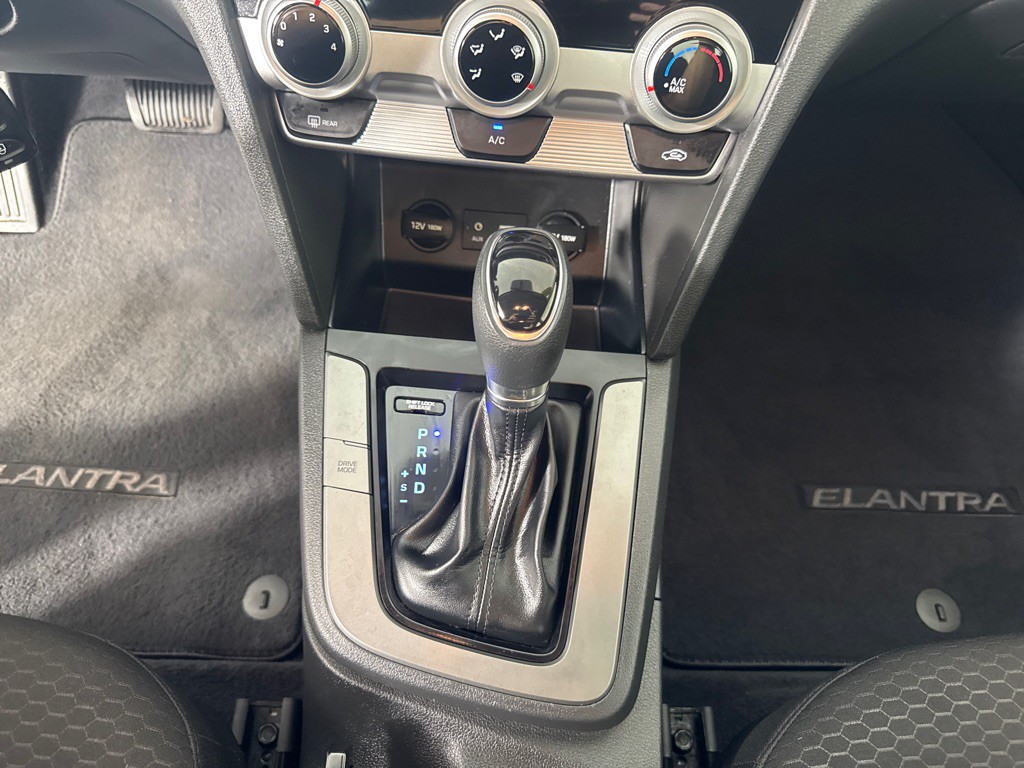 2019 Hyundai Elantra Image 17