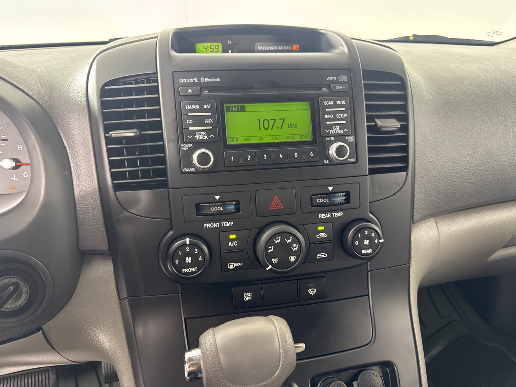 2011 Kia Sedona Image 14