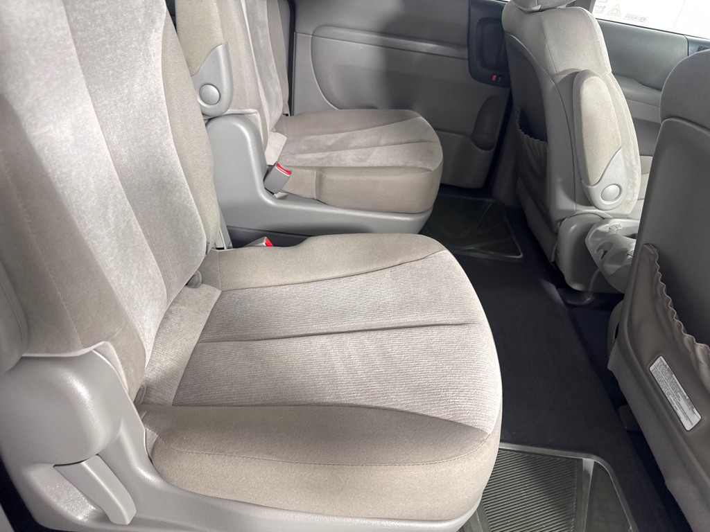 2011 Kia Sedona Image 20