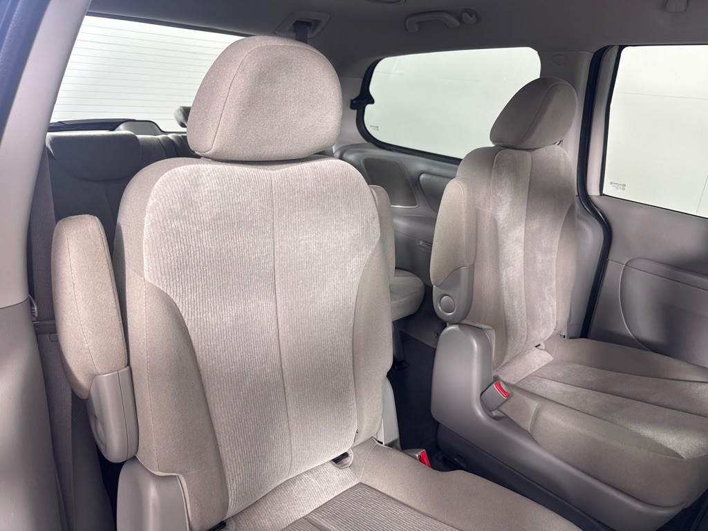 2011 Kia Sedona Image 21