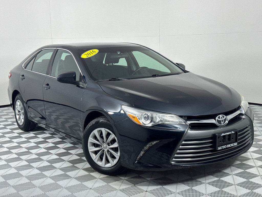 2016 Toyota Camry Image 2