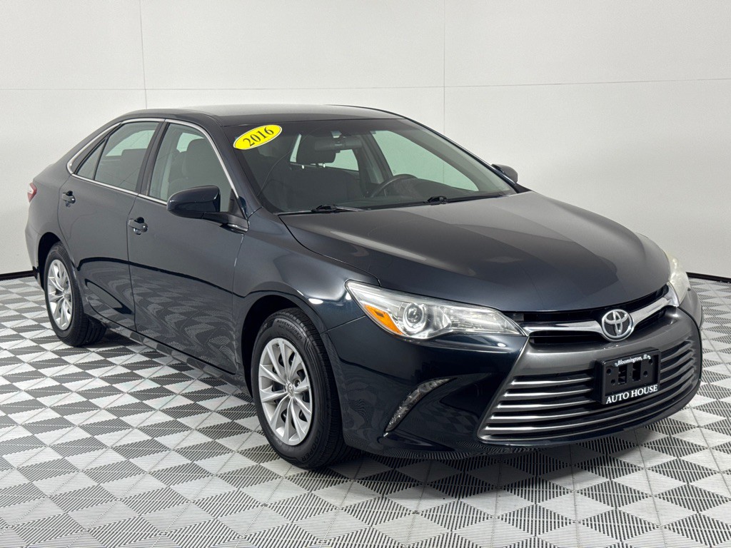 2016 Toyota Camry Image 3