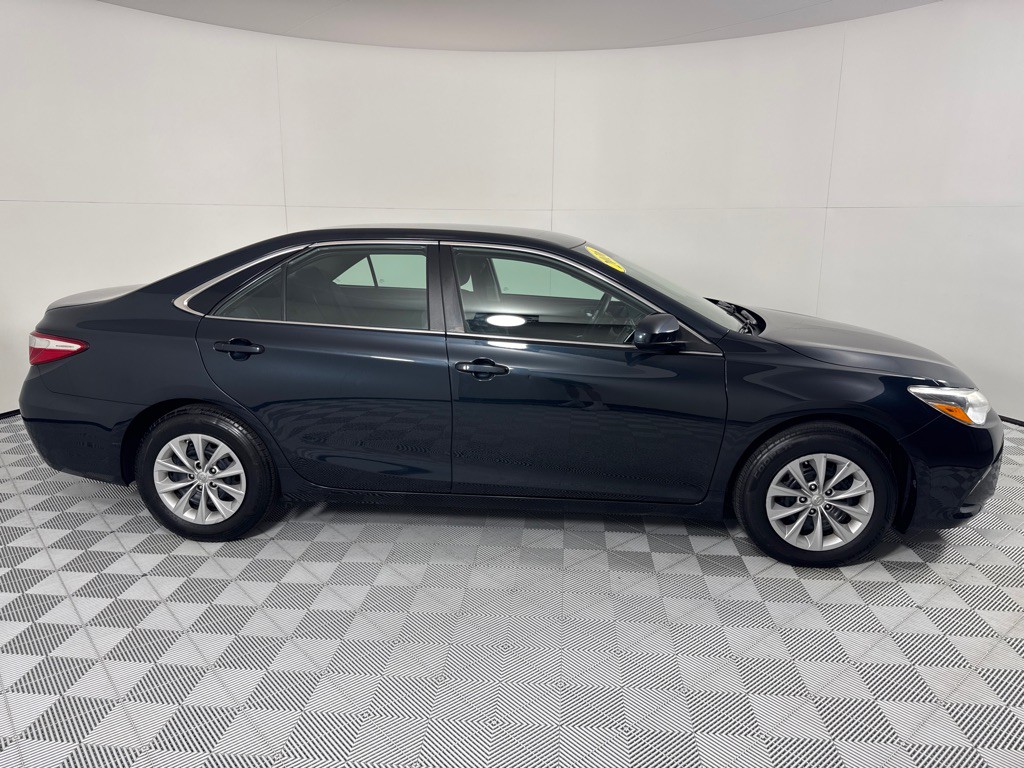 2016 Toyota Camry Image 4