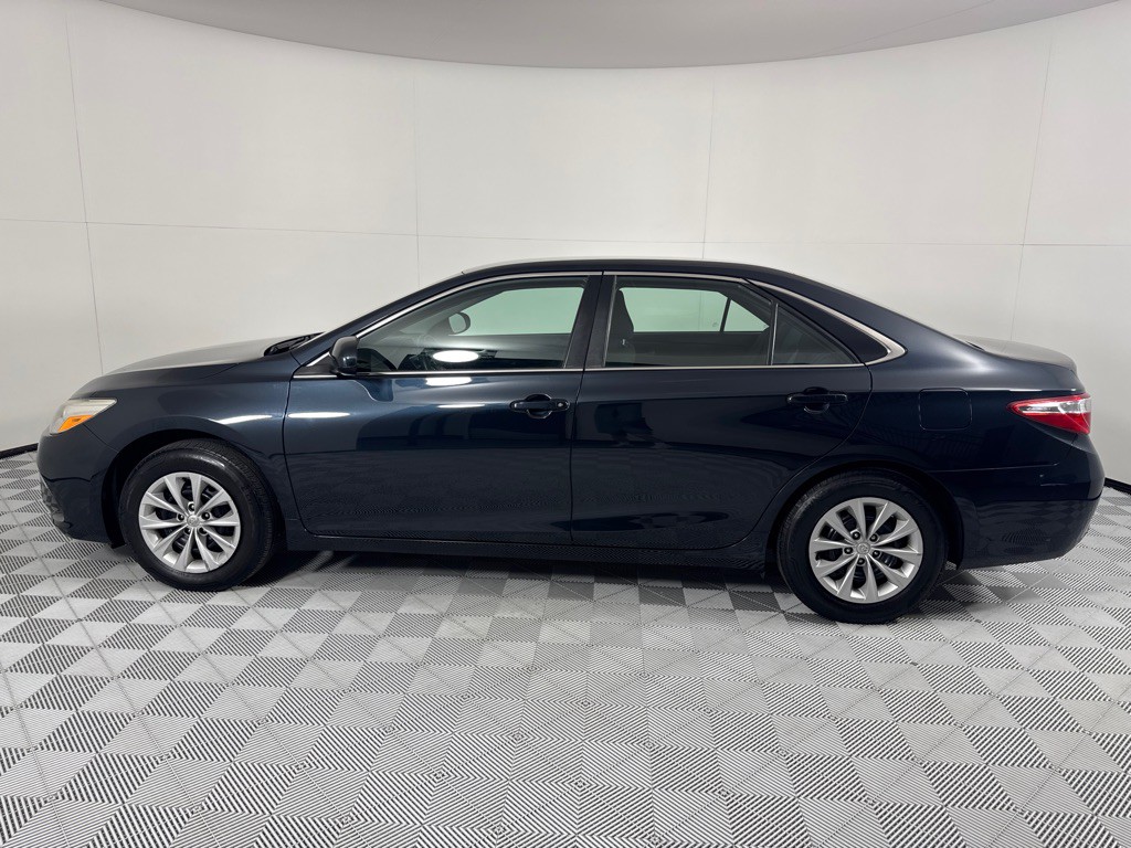 2016 Toyota Camry Image 7