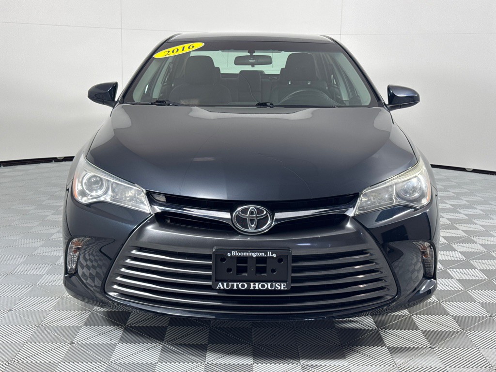 2016 Toyota Camry Image 10