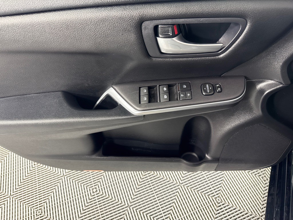 2016 Toyota Camry Image 11
