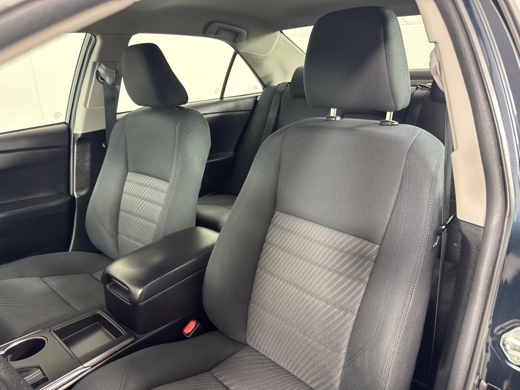 2016 Toyota Camry Image 13