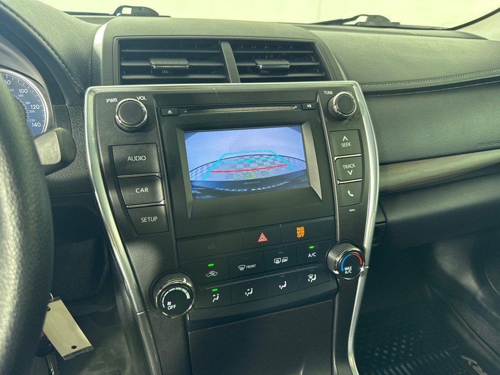 2016 Toyota Camry Image 16