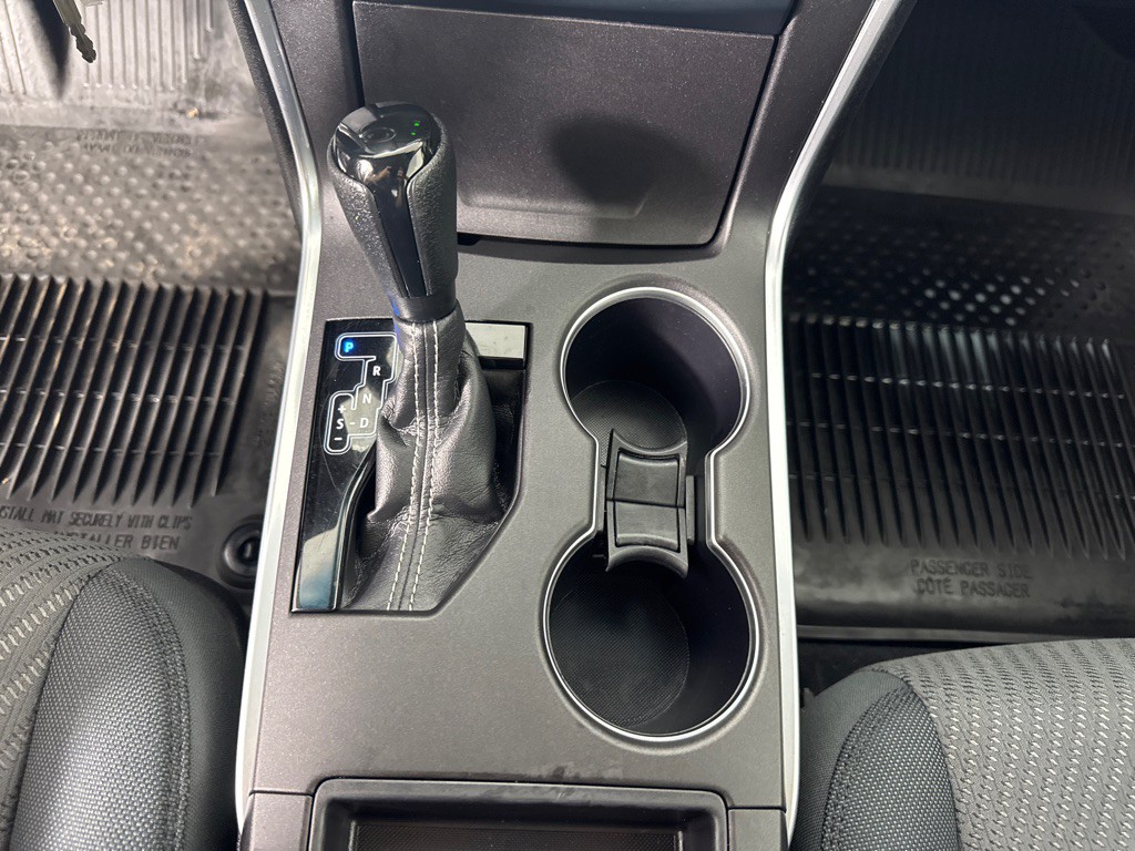 2016 Toyota Camry Image 17