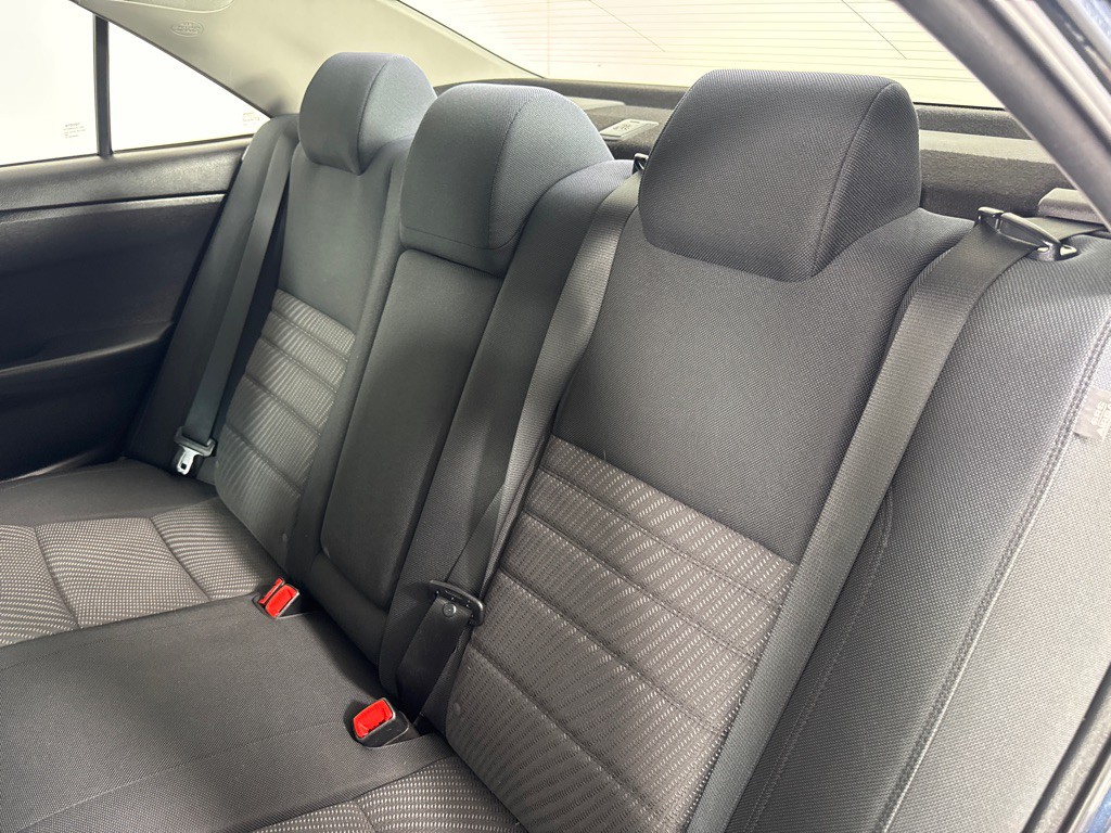 2016 Toyota Camry Image 19