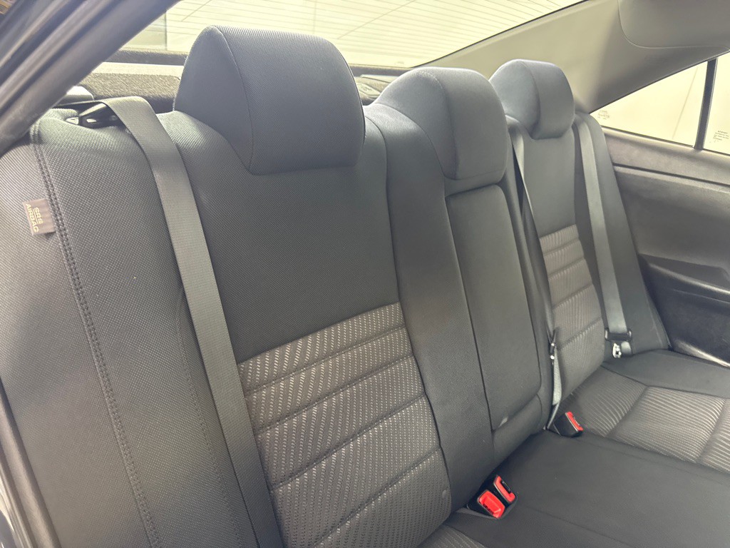 2016 Toyota Camry Image 21