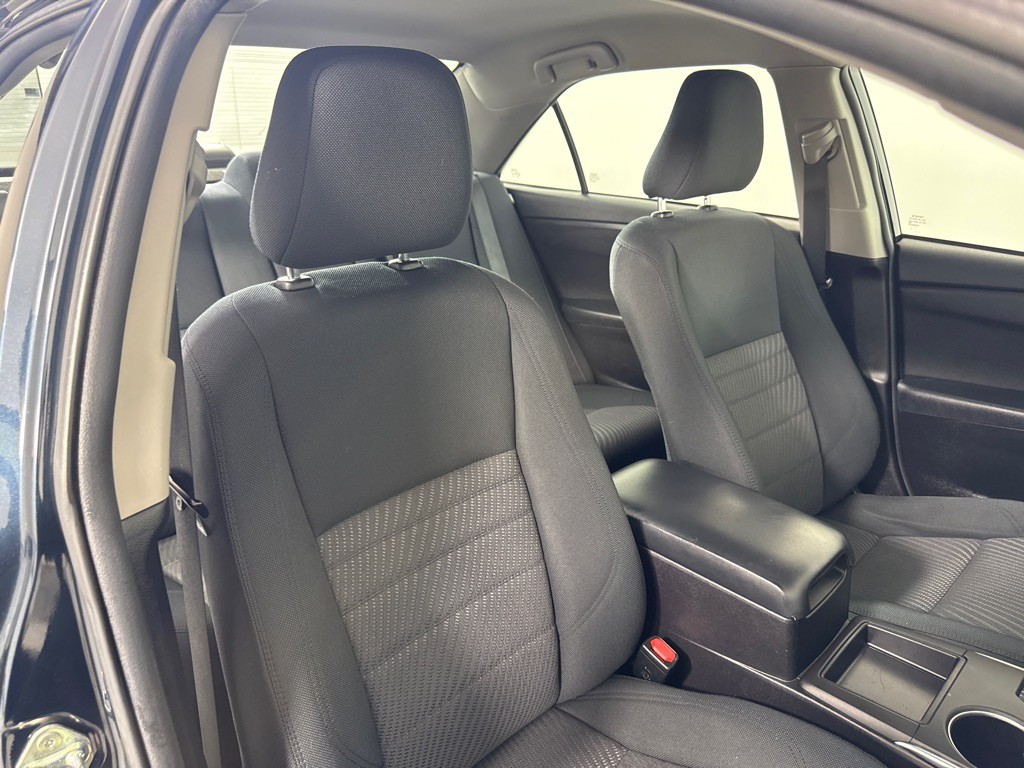 2016 Toyota Camry Image 23
