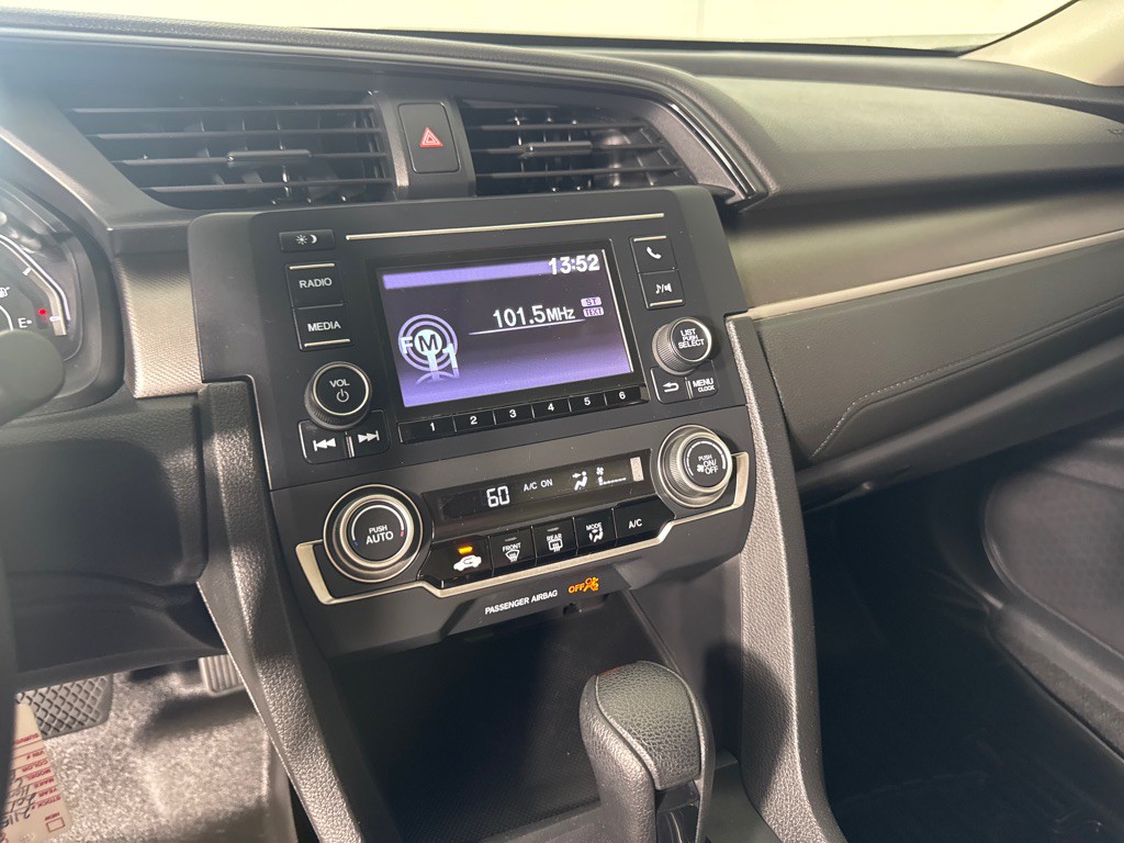 2017 Honda Civic Image 18