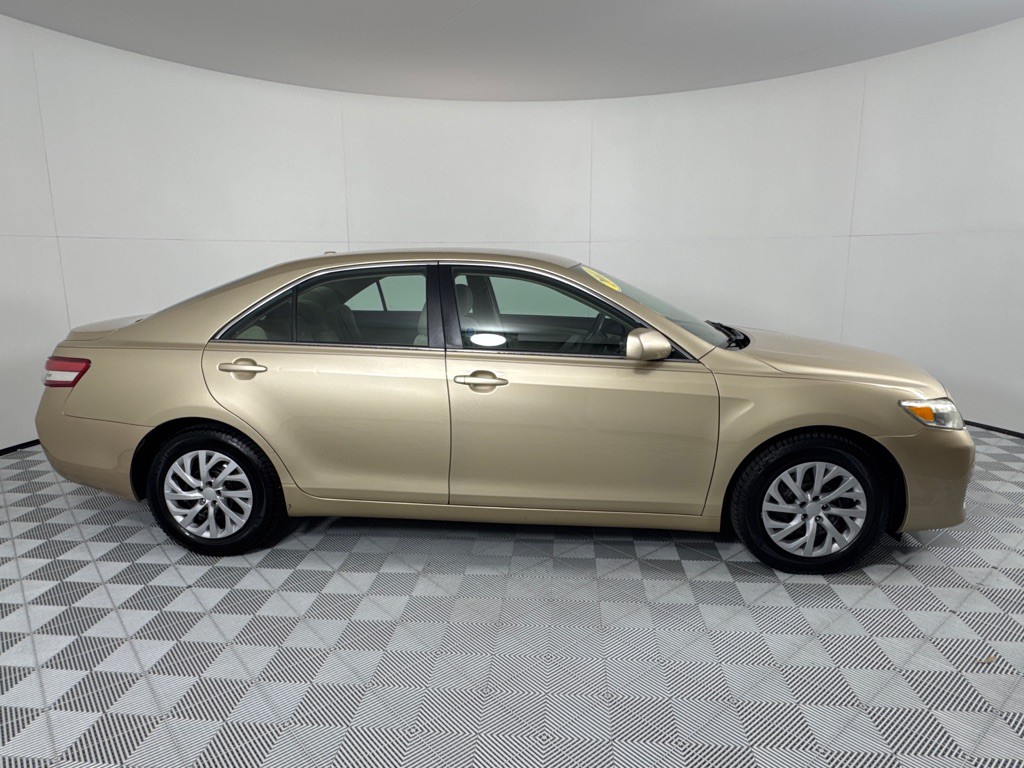 2011 Toyota Camry Image 4