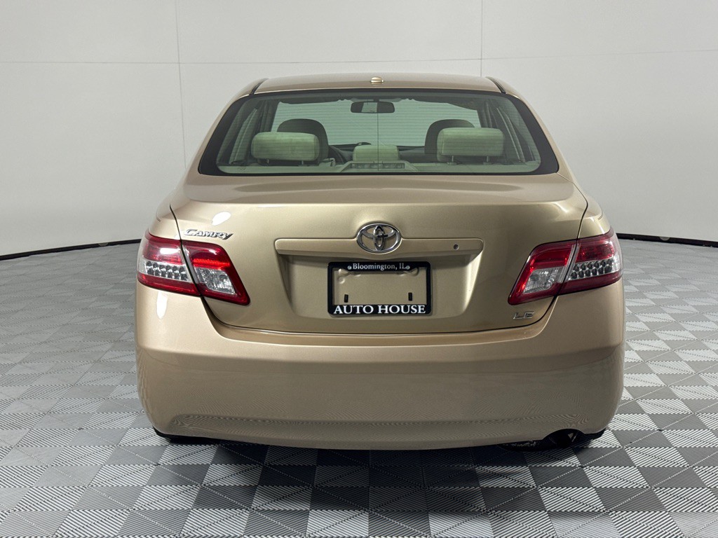 2011 Toyota Camry Image 5