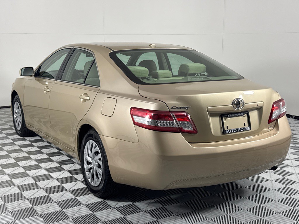 2011 Toyota Camry Image 6