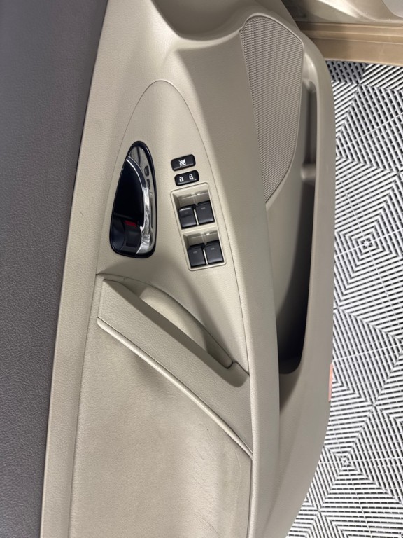 2011 Toyota Camry Image 12
