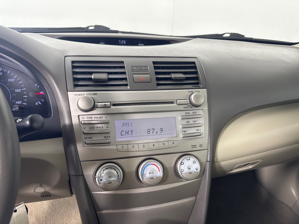 2011 Toyota Camry Image 17