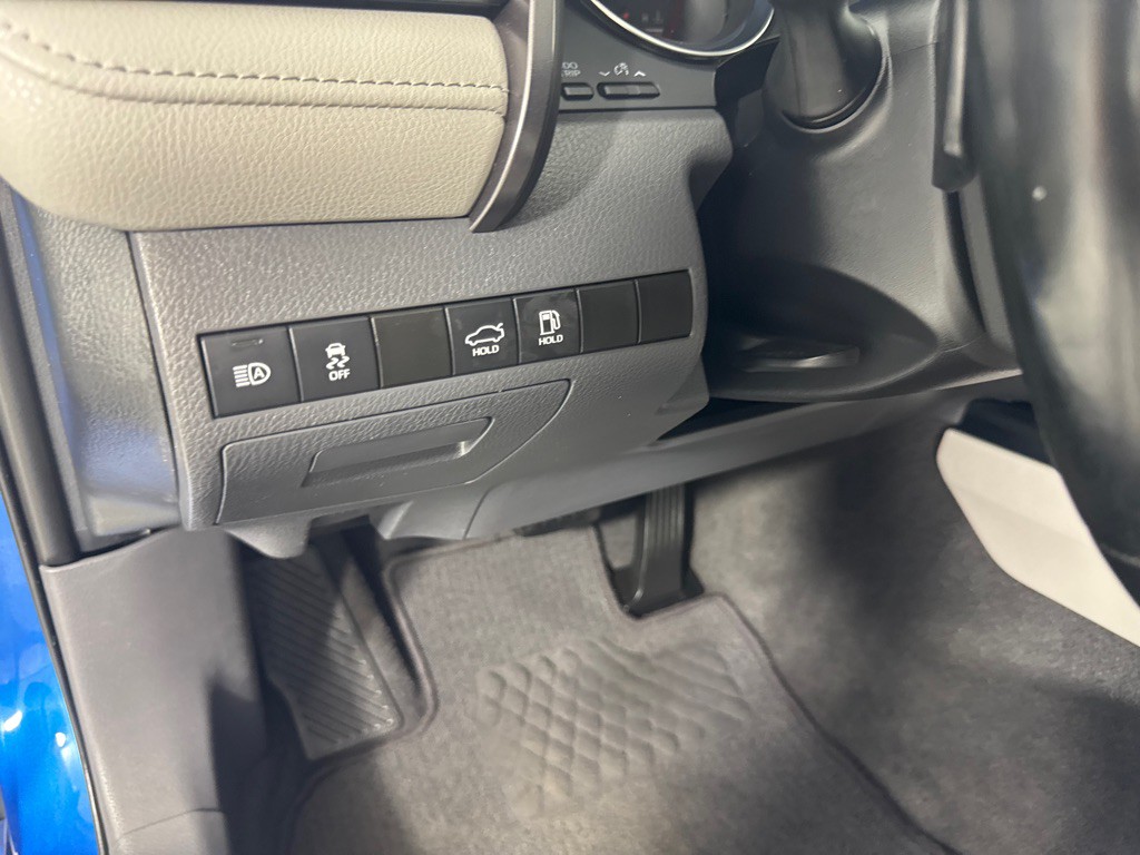 2020 Toyota Camry Image 16