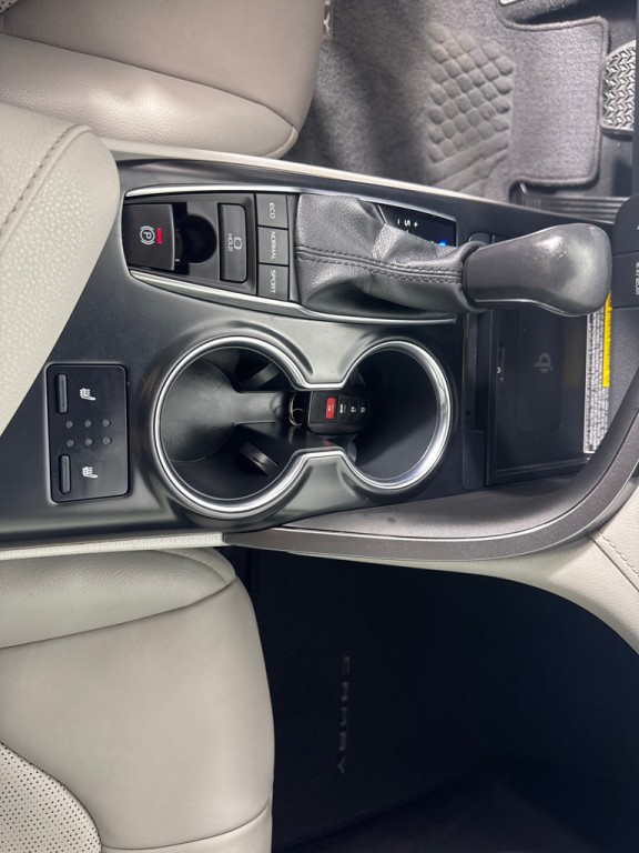 2020 Toyota Camry Image 19