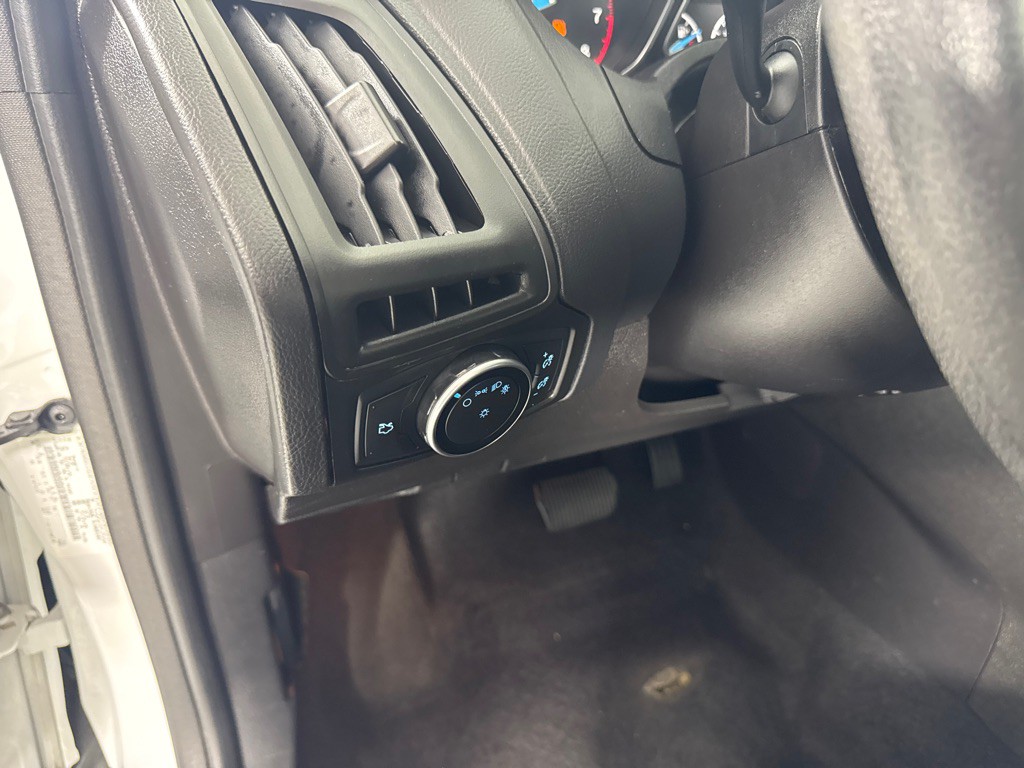 2015 Ford Focus Image 9