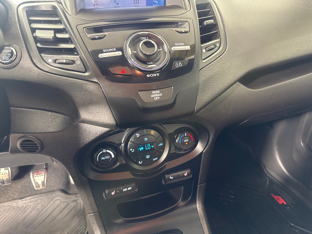 2017 Ford Fiesta Image 18