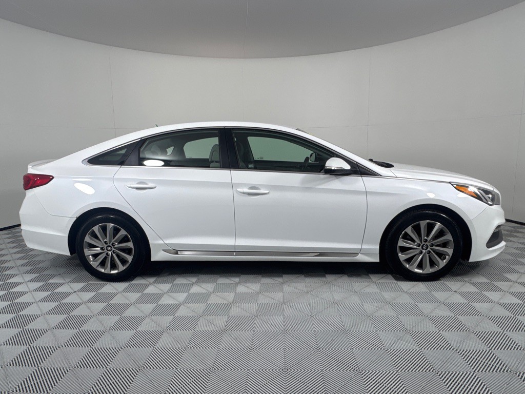 2017 Hyundai Sonata Image 4