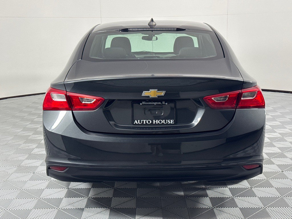 2017 Chevrolet Malibu Image 4