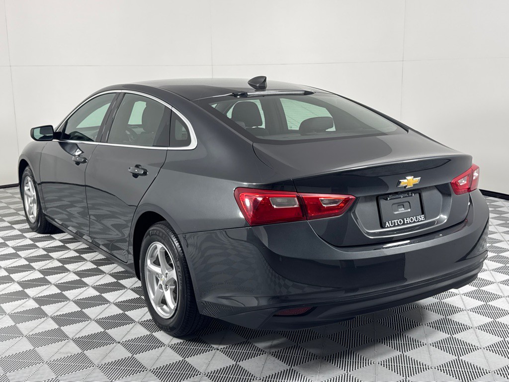 2017 Chevrolet Malibu Image 5